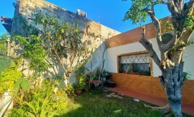 CASA 3 AMBIENTES CON JARDIN  LANUS O. OPRTUNIDAD!!