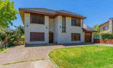 VENTA CASA 4 AMBIENTES ACANTILADOS GRAN PARQUE