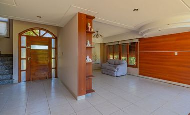 VENTA CASA 4 AMBIENTES ACANTILADOS GRAN PARQUE