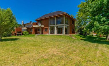 VENTA CASA 4 AMBIENTES ACANTILADOS GRAN PARQUE
