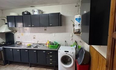 VENTA CASA 4 DORMITORIOS - BARRIO ESTE.-