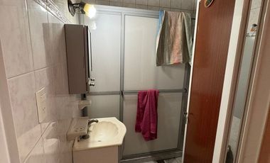VENTA CASA 4 DORMITORIOS - BARRIO ESTE.-