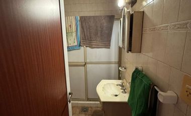 VENTA CASA 4 DORMITORIOS - BARRIO ESTE.-