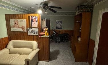 VENTA CASA 4 DORMITORIOS - BARRIO ESTE.-