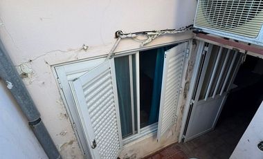 VENTA CASA 4 DORMITORIOS - BARRIO ESTE.-