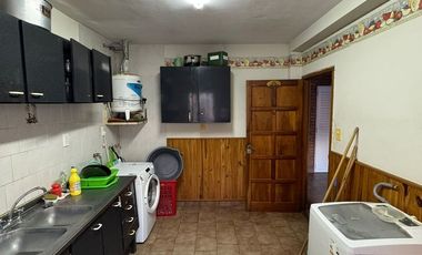 VENTA CASA 4 DORMITORIOS - BARRIO ESTE.-