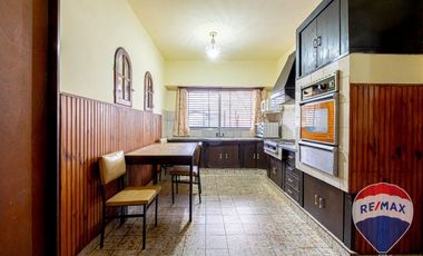 CASA 5 AMB, 8.66 x 37 C/COCHERA Y JARDÍN.