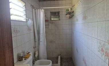 CASA 3 AMBIENTES EN VENTA MONTE GRANDE AMPLIO LOTE