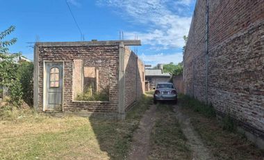 CASA 3 AMBIENTES EN VENTA MONTE GRANDE AMPLIO LOTE