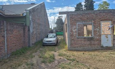 CASA 3 AMBIENTES EN VENTA MONTE GRANDE AMPLIO LOTE