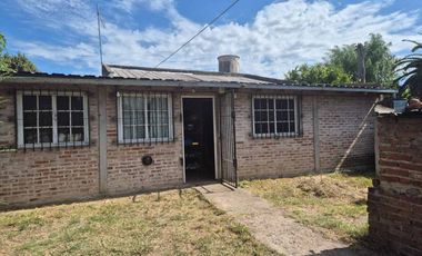 CASA 3 AMBIENTES EN VENTA MONTE GRANDE AMPLIO LOTE