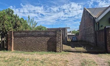 CASA 3 AMBIENTES EN VENTA MONTE GRANDE AMPLIO LOTE