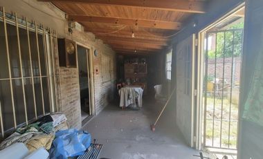 CASA 3 AMBIENTES EN VENTA MONTE GRANDE AMPLIO LOTE