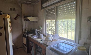 CASA 3 AMBIENTES EN VENTA MONTE GRANDE AMPLIO LOTE