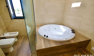 Casa a estrenar en Riberas Puertos a la laguna