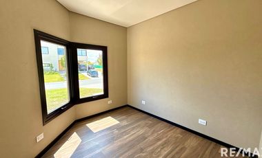 Casa a estrenar en Riberas Puertos a la laguna