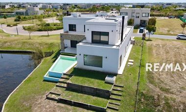 Casa a estrenar en Riberas Puertos a la laguna