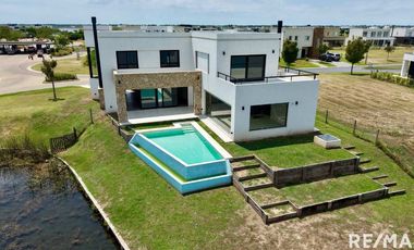 Casa a estrenar en Riberas Puertos a la laguna