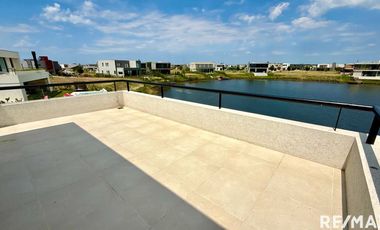 Casa a estrenar en Riberas Puertos a la laguna