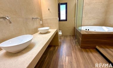 Casa a estrenar en Riberas Puertos a la laguna