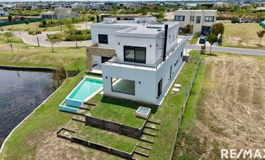 Casa a estrenar en Riberas Puertos a la laguna