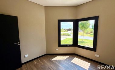 Casa a estrenar en Riberas Puertos a la laguna