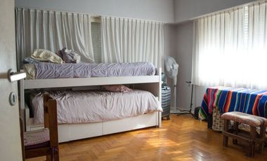 CASA 5 DORMITORIOS EN CENTRO DE CAÑUELAS