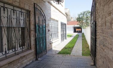 CASA 5 DORMITORIOS EN CENTRO DE CAÑUELAS