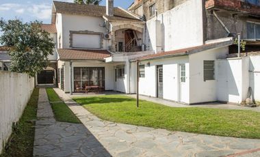 CASA 5 DORMITORIOS EN CENTRO DE CAÑUELAS
