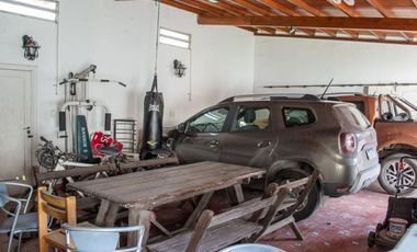 CASA 5 DORMITORIOS EN CENTRO DE CAÑUELAS