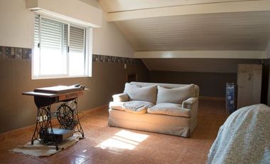 CASA 5 DORMITORIOS EN CENTRO DE CAÑUELAS