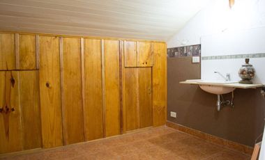 CASA 5 DORMITORIOS EN CENTRO DE CAÑUELAS