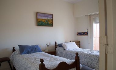 CASA 5 DORMITORIOS EN CENTRO DE CAÑUELAS