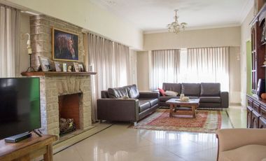 CASA 5 DORMITORIOS EN CENTRO DE CAÑUELAS