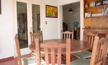 CASA 5 DORMITORIOS EN CENTRO DE CAÑUELAS