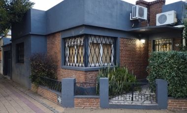 CASA EN VENTA MORON 3 AMBIENTES