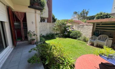 Tríplex Señorial con Cochera y Jardín en Wilde