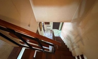 Tríplex Señorial con Cochera y Jardín en Wilde