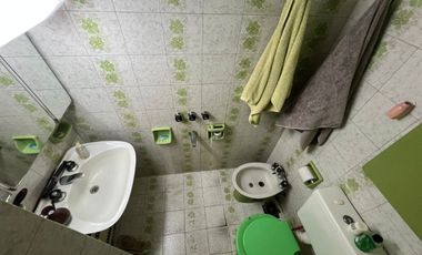 Tríplex Señorial con Cochera y Jardín en Wilde