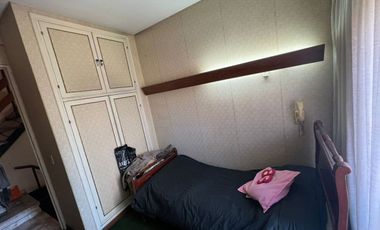 Tríplex Señorial con Cochera y Jardín en Wilde