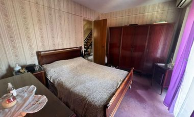 Tríplex Señorial con Cochera y Jardín en Wilde