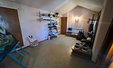 Tríplex Señorial con Cochera y Jardín en Wilde