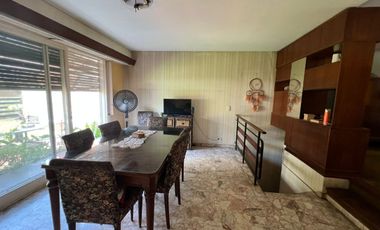 Tríplex Señorial con Cochera y Jardín en Wilde