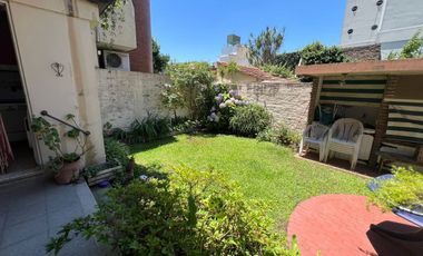 Tríplex Señorial con Cochera y Jardín en Wilde