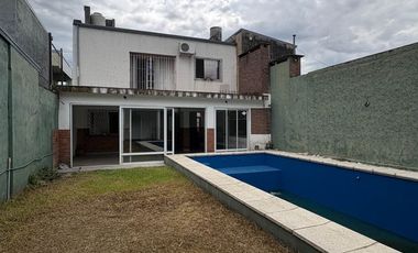 Venta de Casa 4 Dormitorios, Pileta y Quincho