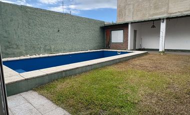 Venta de Casa 4 Dormitorios, Pileta y Quincho