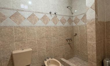 Venta de Casa 4 Dormitorios, Pileta y Quincho