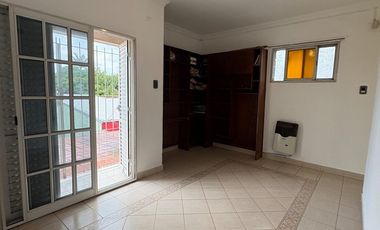 Venta de Casa 4 Dormitorios, Pileta y Quincho