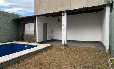 Venta de Casa 4 Dormitorios, Pileta y Quincho