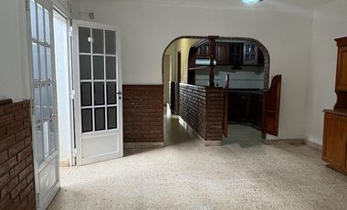Venta de Casa 4 Dormitorios, Pileta y Quincho